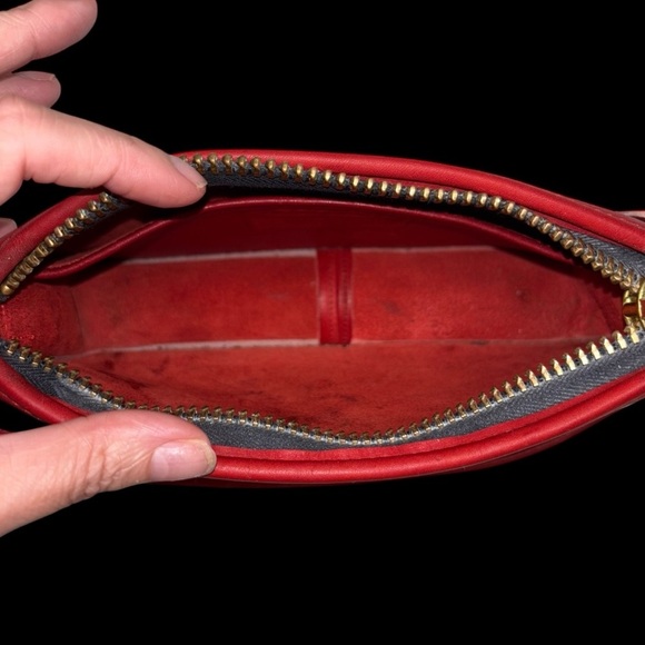 Coach | Vintage Zippered Pouch Style 9655 | Rare Red Leather | Made in NYC - Picture 5 of 12